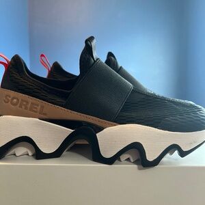 SOREL black kinetic impact II Women’s sneakers 5.5